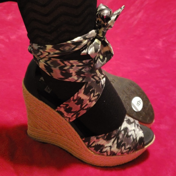 Uggs shoes - Picture 1 of 5